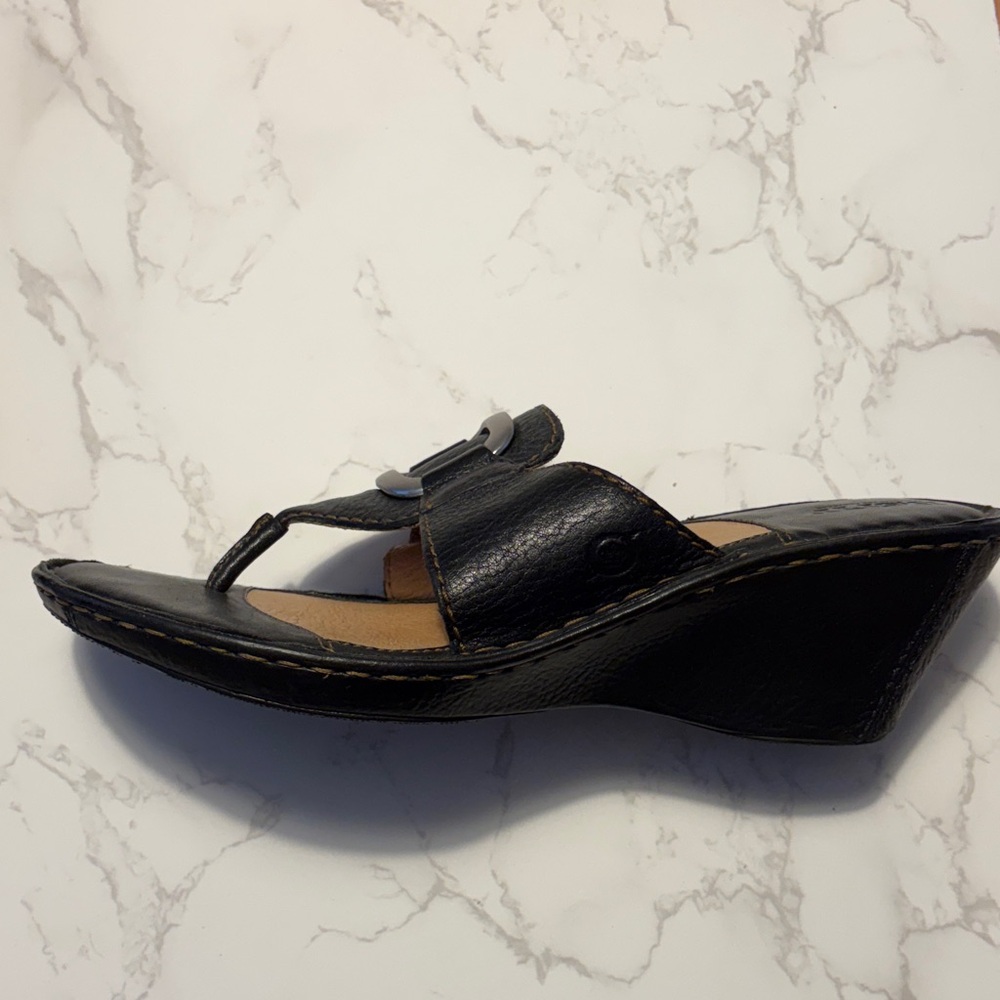 Born size 10 Black Leather Buckle Thong Sandals women’s - Picture 2 of 11